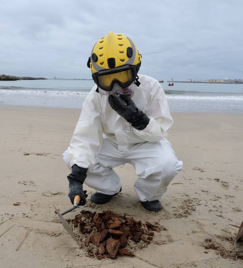 El Puerto se prepara para combatir un vertido de 3.000 toneladas de fueloil