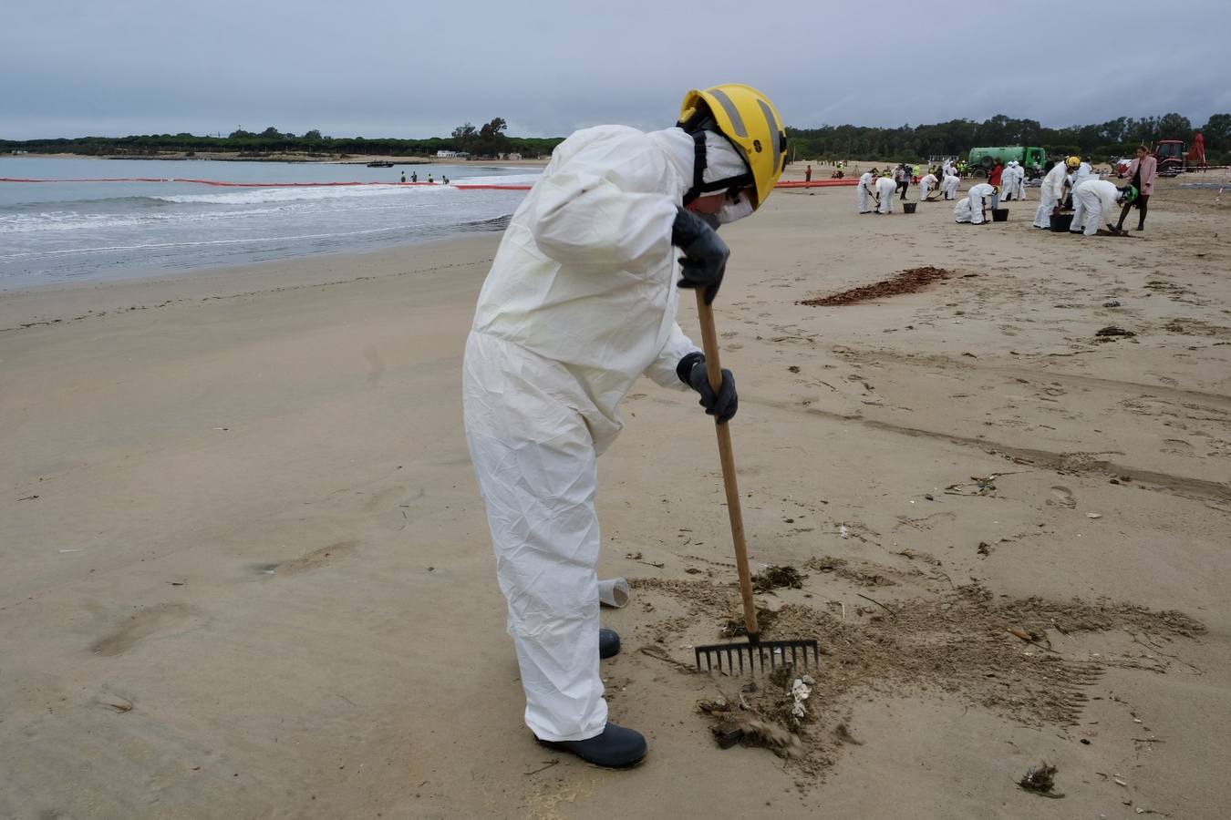 El Puerto se prepara para combatir un vertido de 3.000 toneladas de fueloil