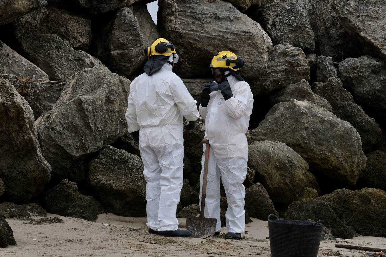 El Puerto se prepara para combatir un vertido de 3.000 toneladas de fueloil