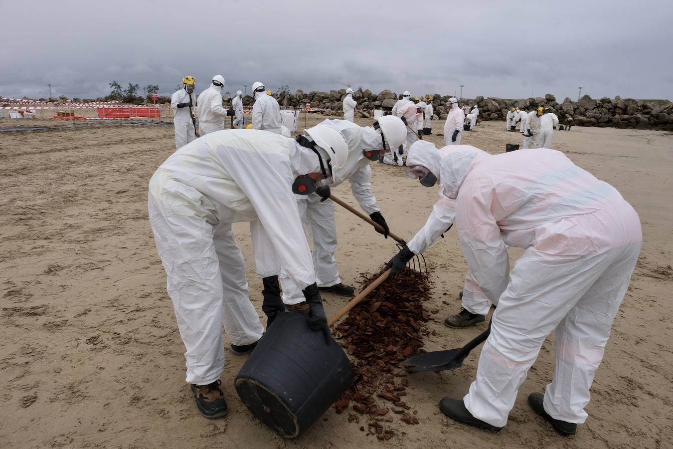 El Puerto se prepara para combatir un vertido de 3.000 toneladas de fueloil