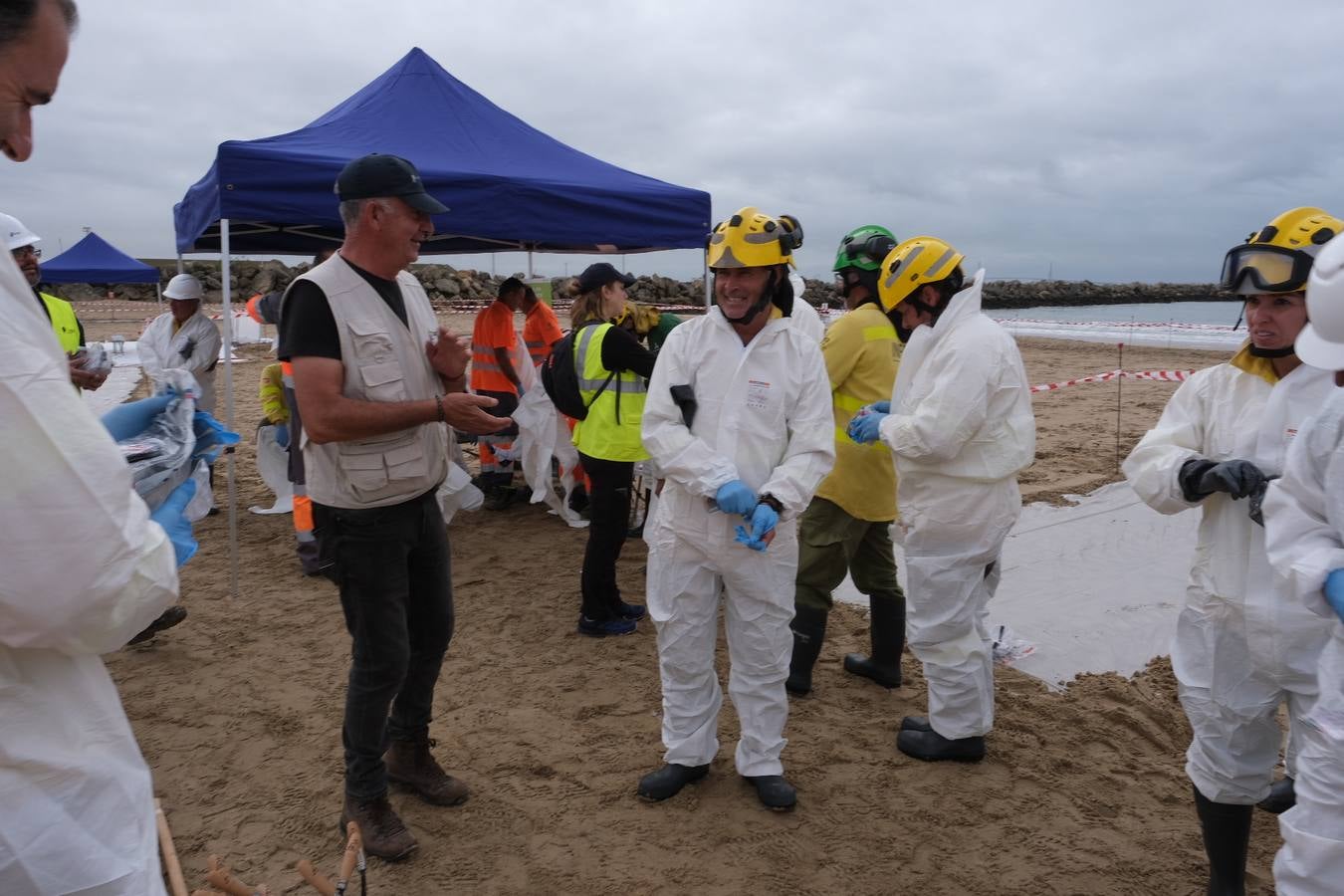 El Puerto se prepara para combatir un vertido de 3.000 toneladas de fueloil