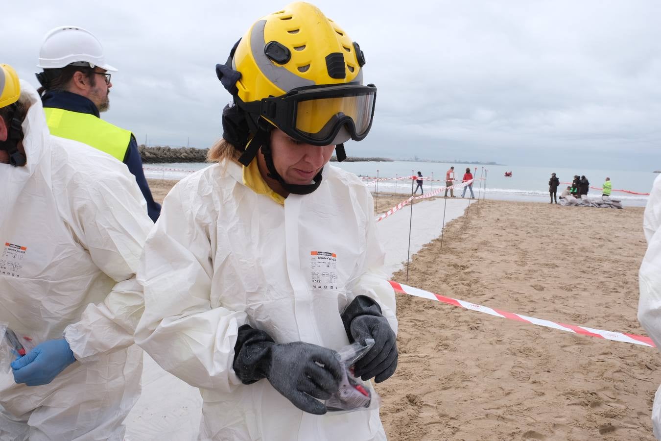 El Puerto se prepara para combatir un vertido de 3.000 toneladas de fueloil