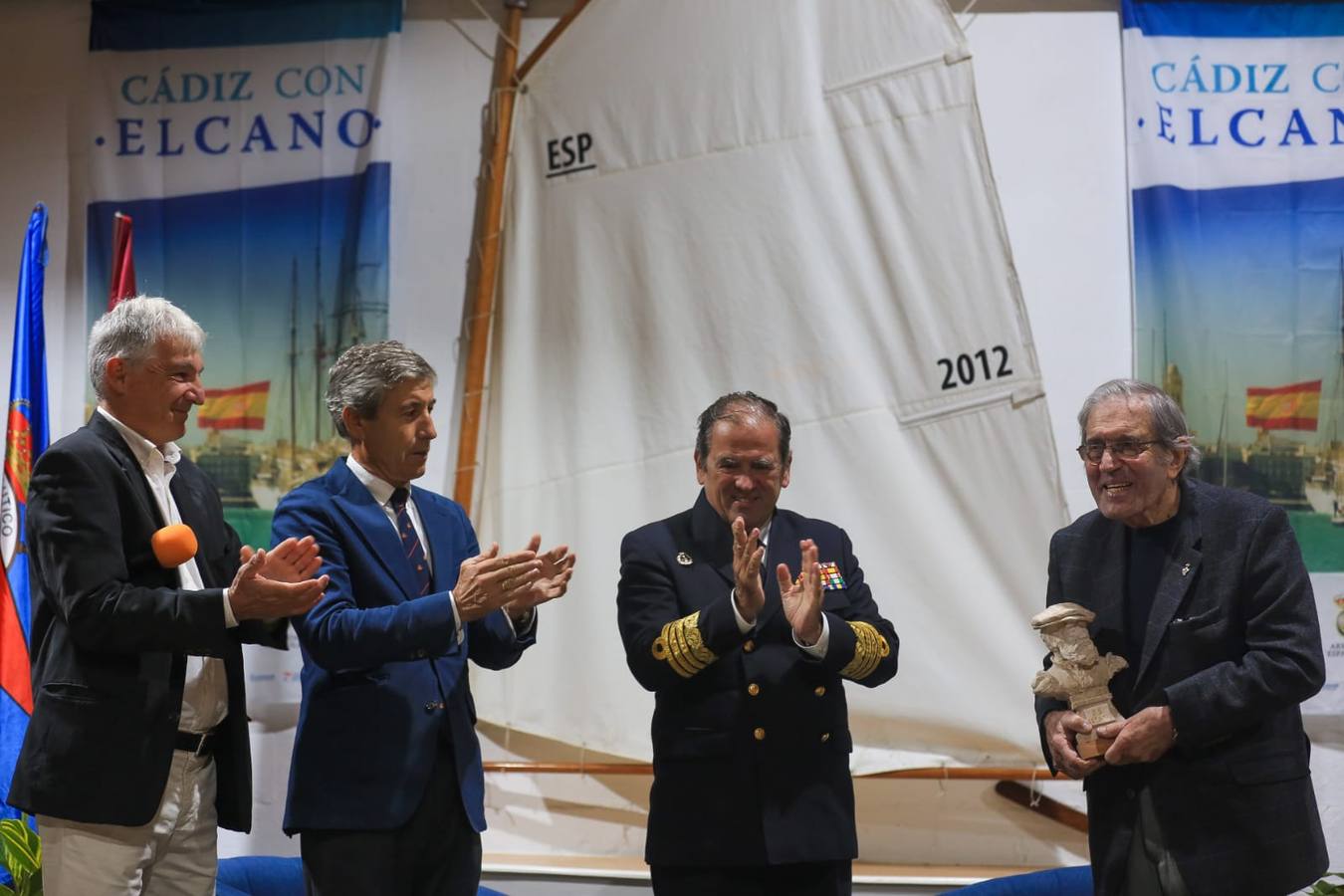 Fotos: El navegante británico Jimmy Cornell recibe el premio Juan Sebastián Elcano en Cádiz