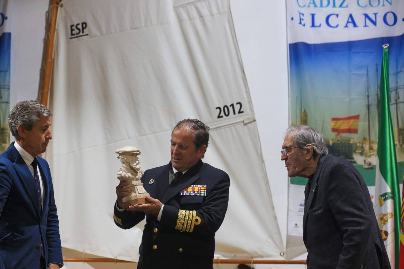 Fotos: El navegante británico Jimmy Cornell recibe el premio Juan Sebastián Elcano en Cádiz