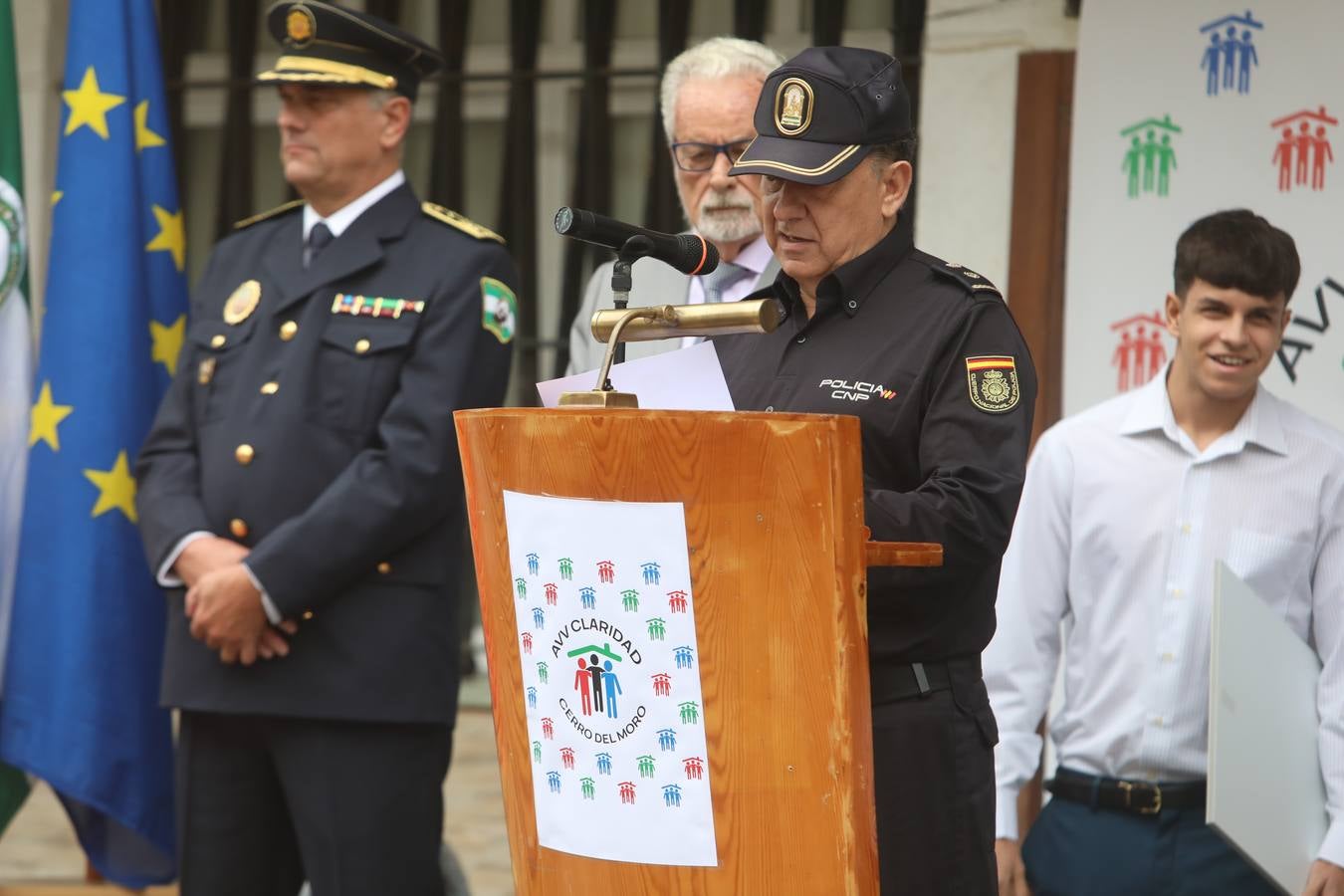 Fotos: Exhibición de los cuerpos de seguridad con motivo del Día Internacional del Niño