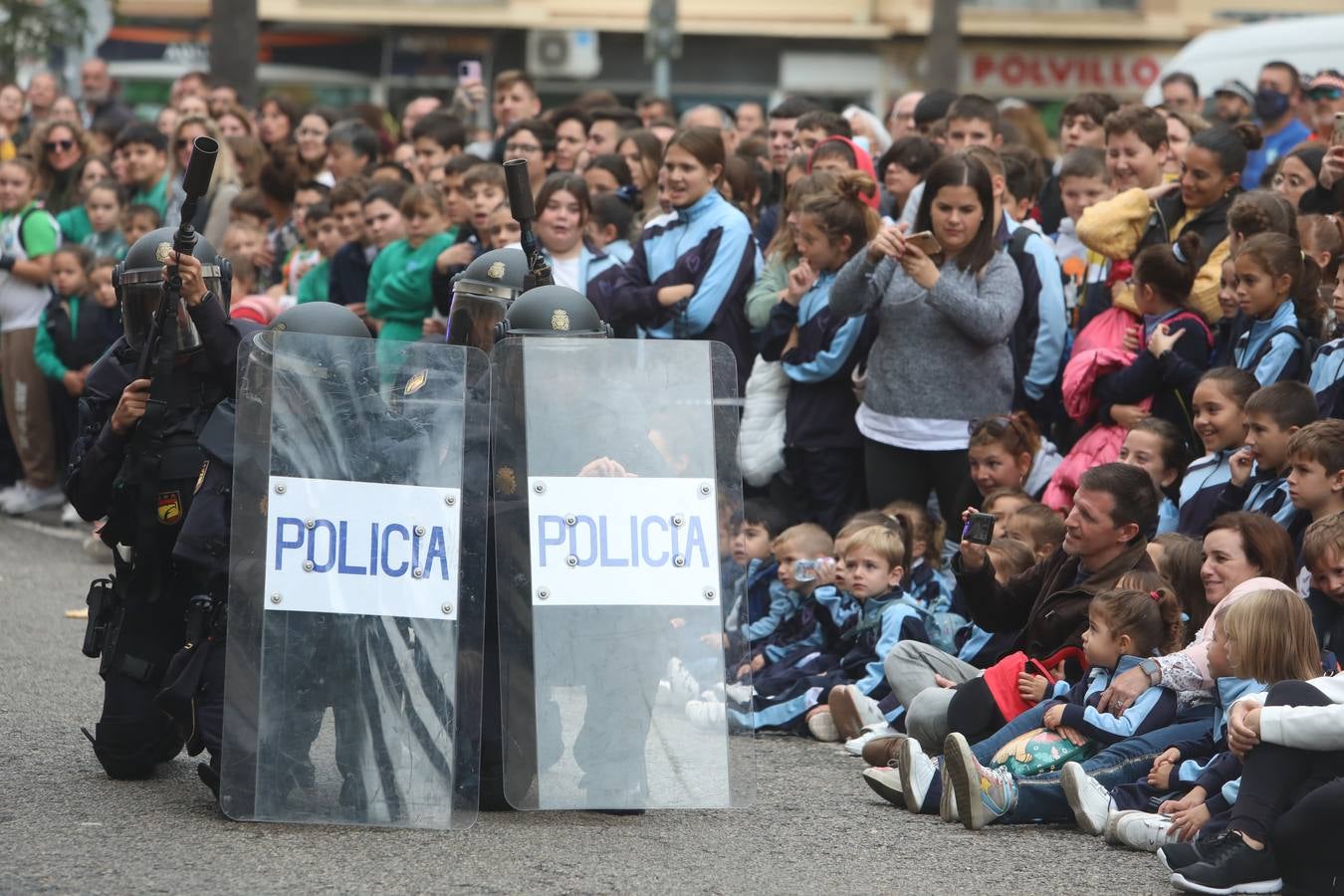 Fotos: Exhibición de los cuerpos de seguridad con motivo del Día Internacional del Niño