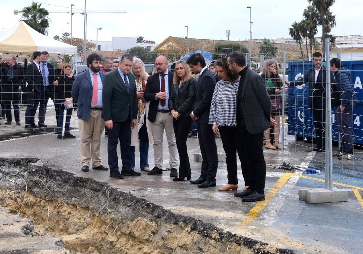 Colocación de la primera piedra de la estación de autobuses en El Puerto