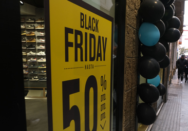 Los comerciantes de Cádiz hacen suyo el Black Friday para sobrevivir