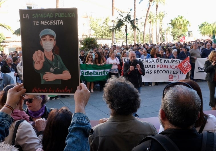 En imágenes: Manifestación en Cádiz «contra la privatización de la sanidad»