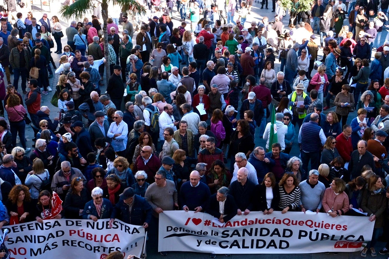 En imágenes: Manifestación en Cádiz «contra la privatización de la sanidad»