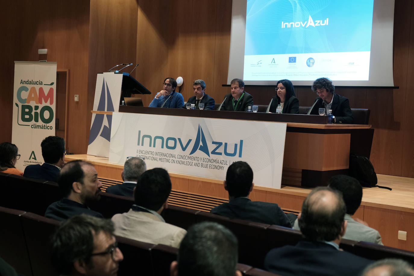 Fotos: Así ha sido el primer día del II Encuentro Internacional de Conocimiento y Economía Azu