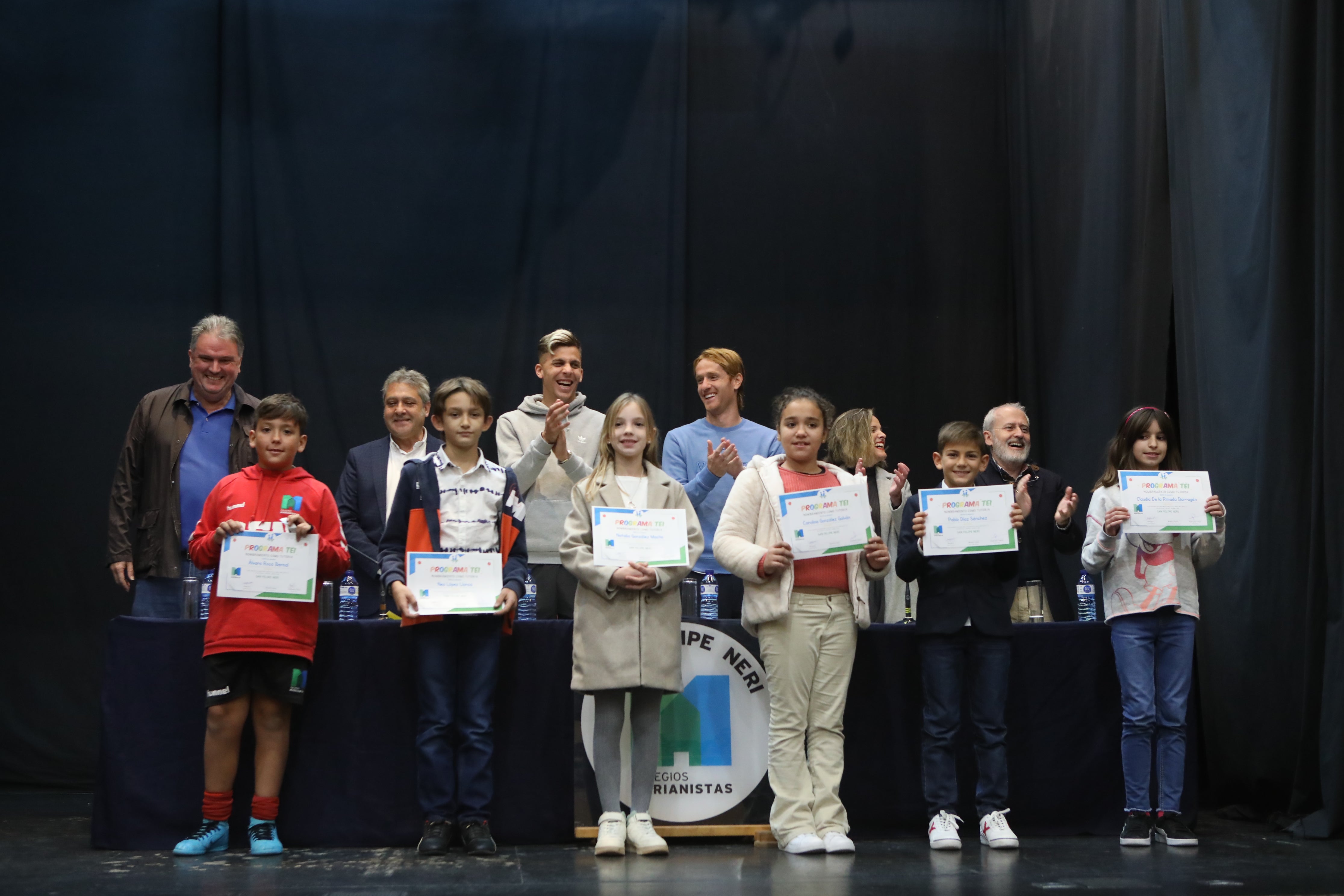 Fotos: Entrega de diplomas del programa TEI a los alumnos de San Felipe Neri