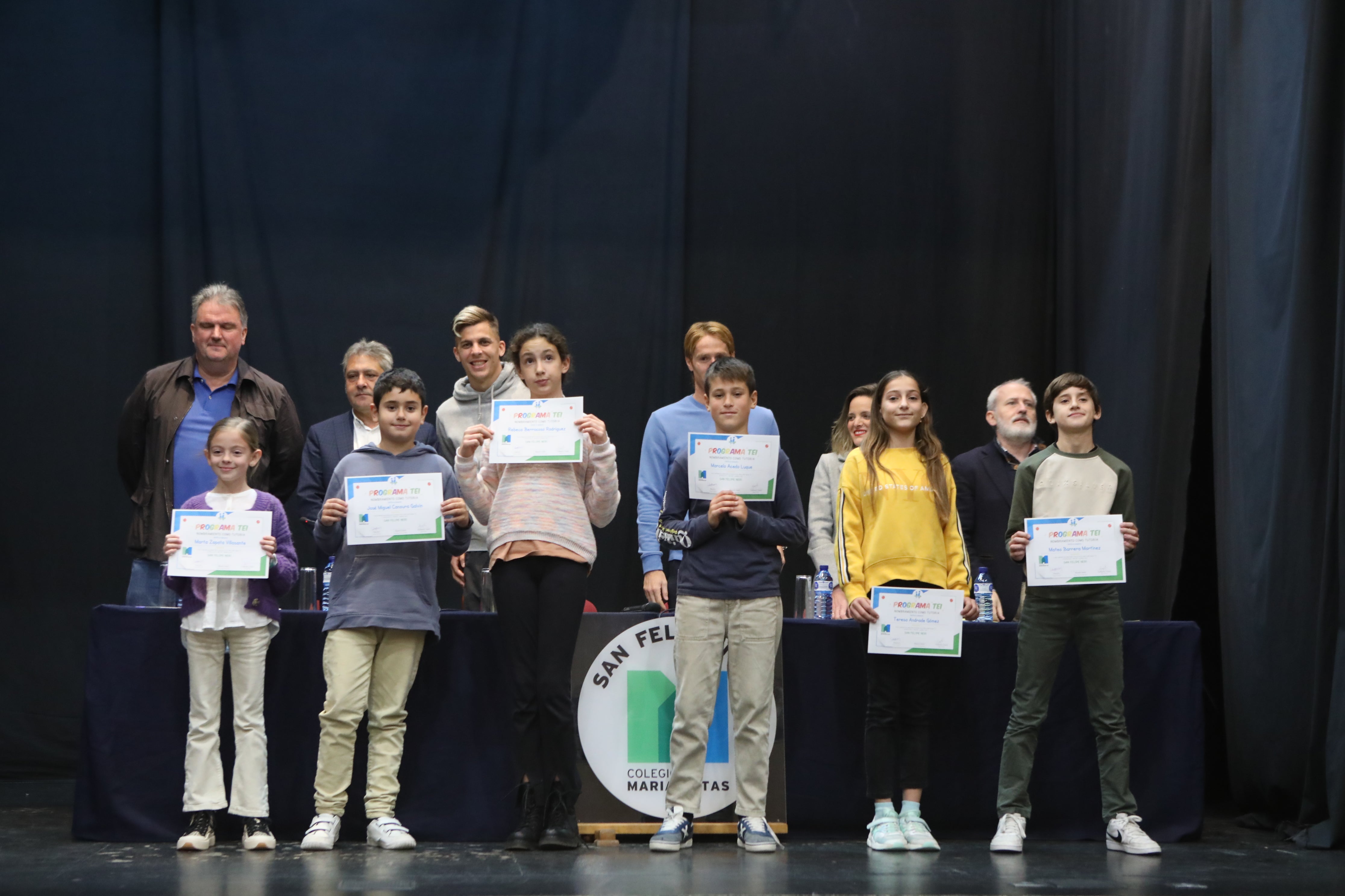 Fotos: Entrega de diplomas del programa TEI a los alumnos de San Felipe Neri