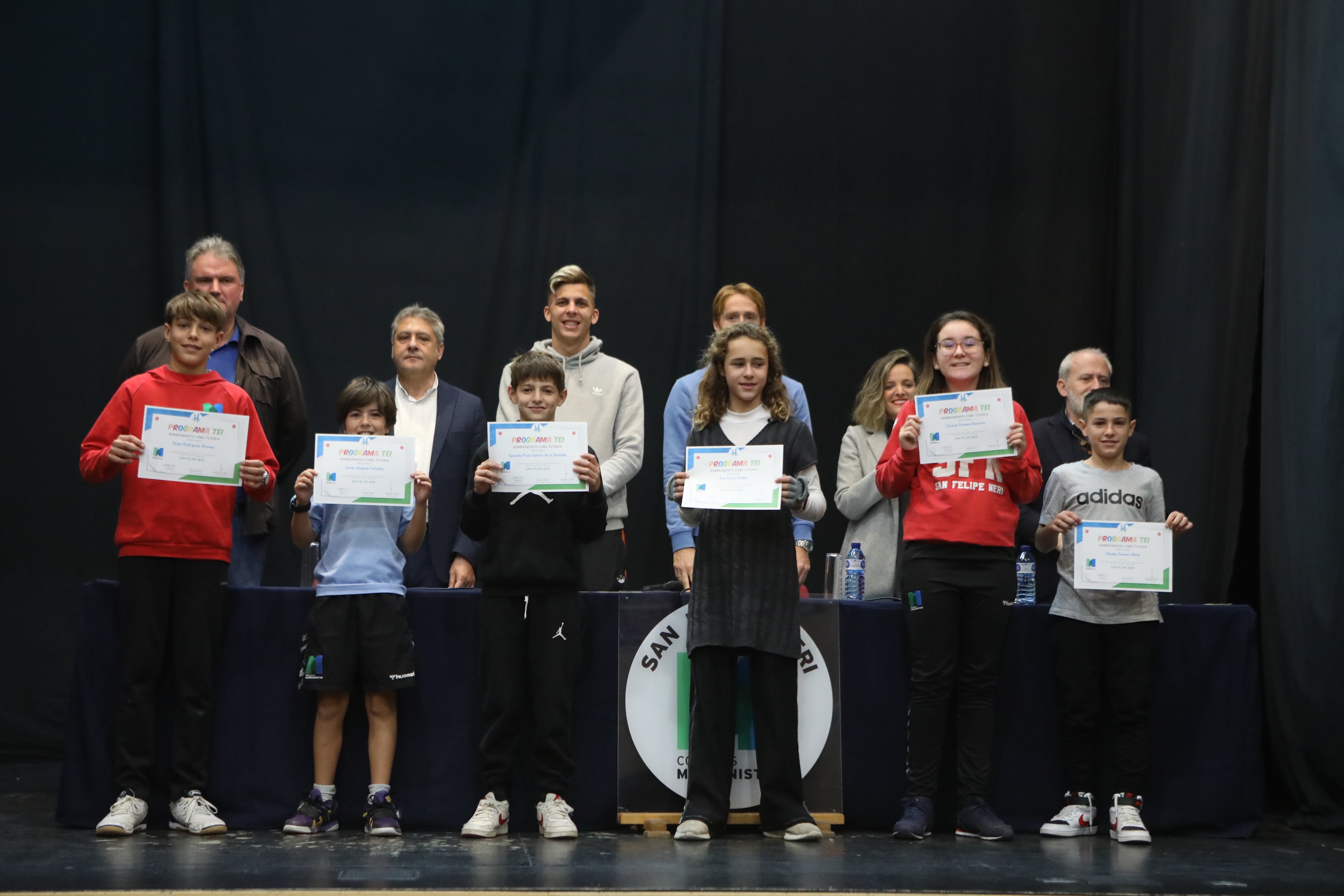 Fotos: Entrega de diplomas del programa TEI a los alumnos de San Felipe Neri