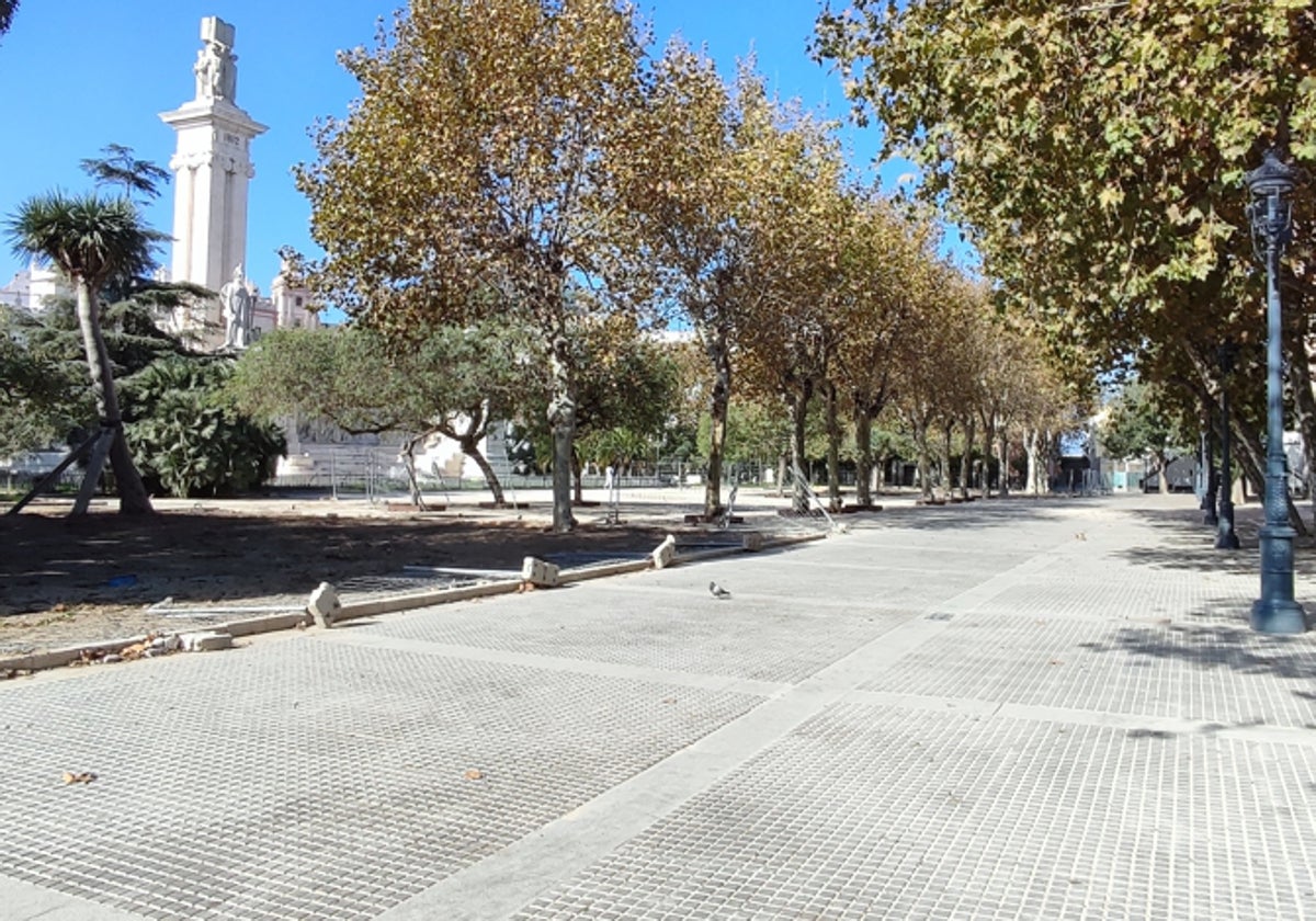 Las obras de urbanización de la plaza de España aún no están culminadas.