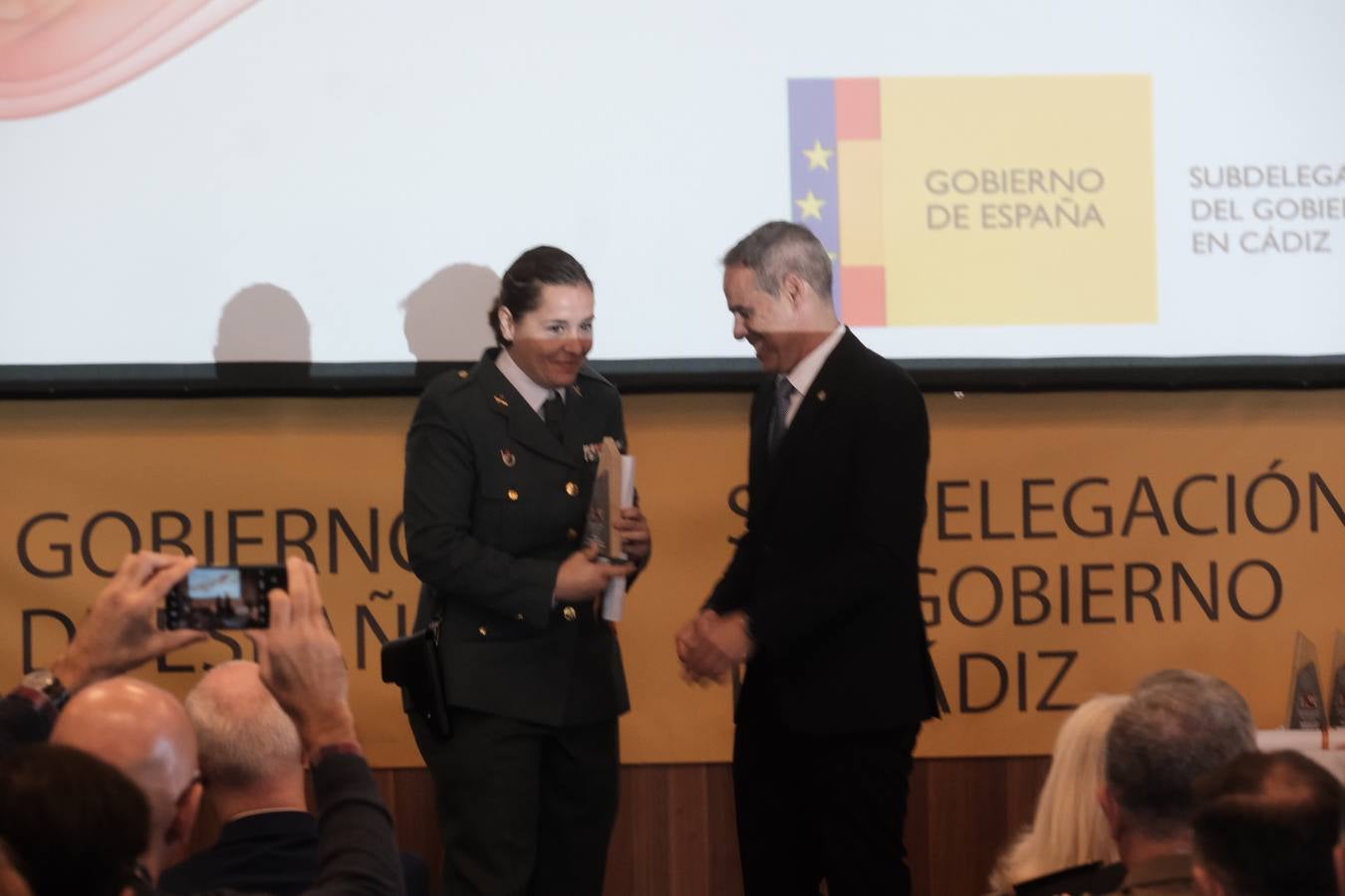 Fotos: Homenaje a destacados gaditanos en el 44 aniversario de la Constitución