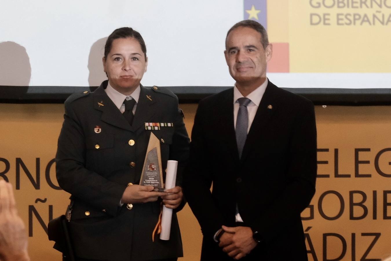 Fotos: Homenaje a destacados gaditanos en el 44 aniversario de la Constitución