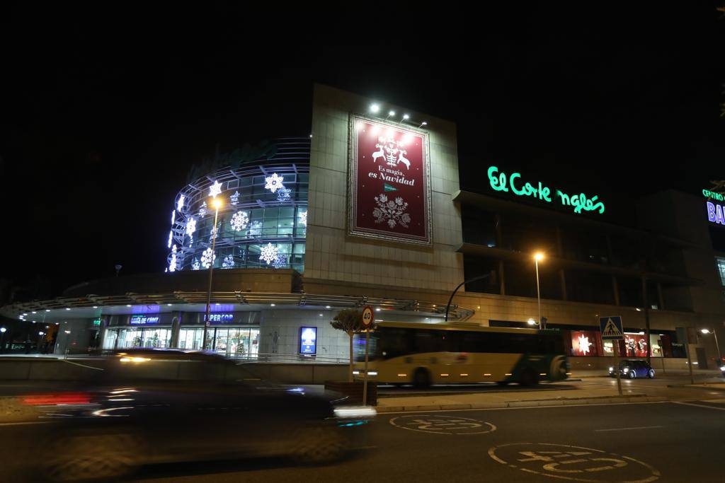 Fotos: El Corte Inglés de Cádiz enciende sus luces navideñas