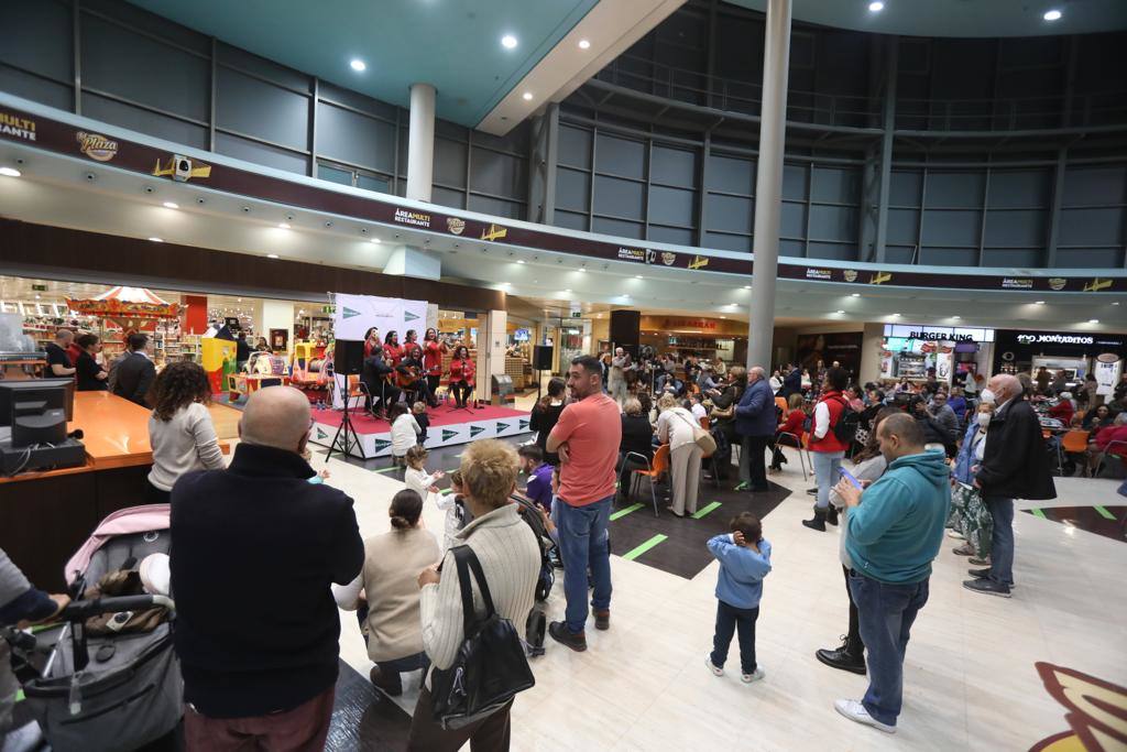 Fotos: El Corte Inglés de Cádiz enciende sus luces navideñas