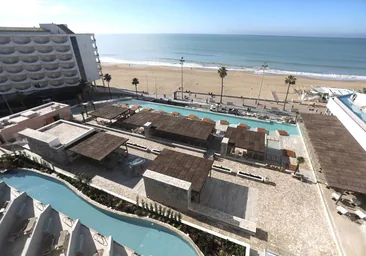 El hotel Cádiz Bahía abre sus puertas hacia lo infinito