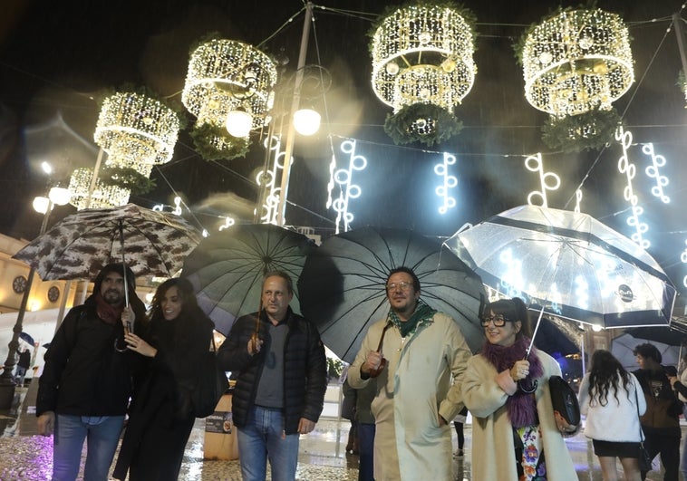 Vídeo: Inauguración de las luces navideñas a media luz en Cádiz