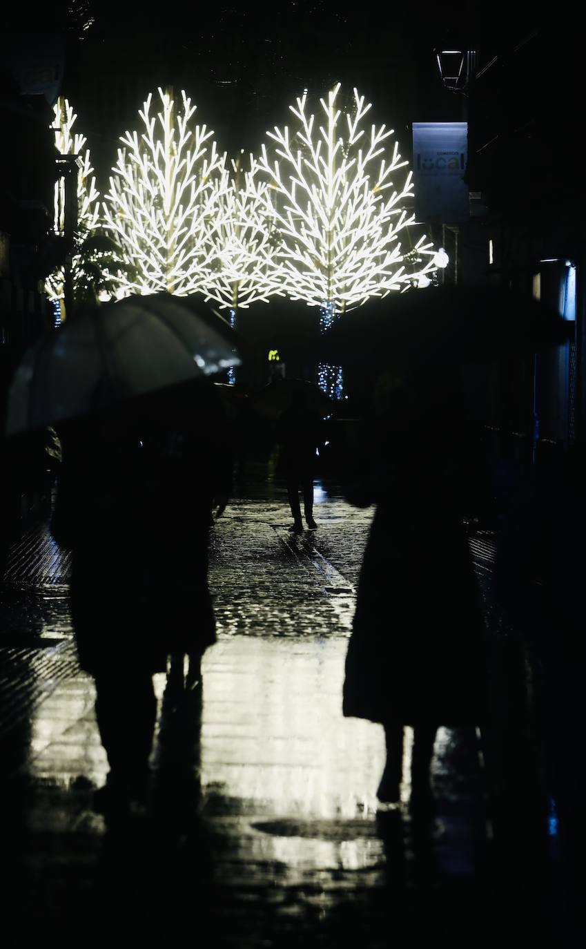 Fotos: El alumbrado navideño de Cádiz se queda a medias