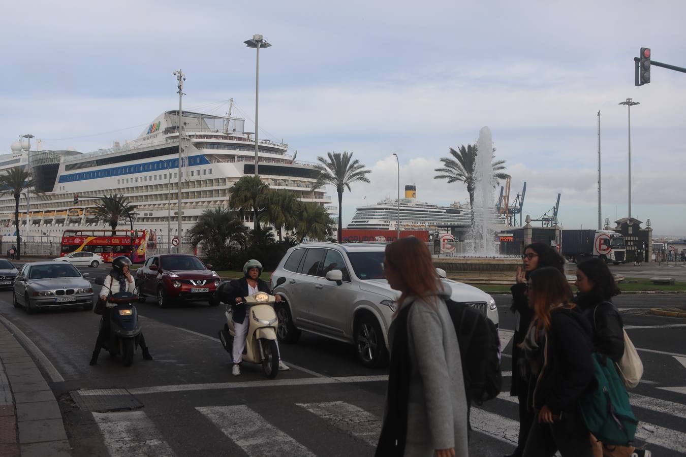 Fotos: Más de 11.000 personas llegan a Cádiz en este Día de la Constitución