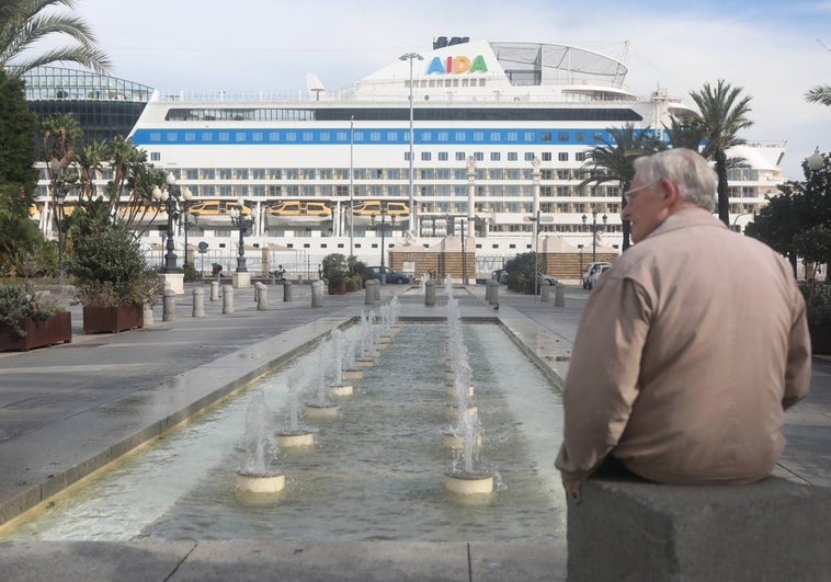 Fotos: Más de 11.000 personas llegan a Cádiz en este Día de la Constitución