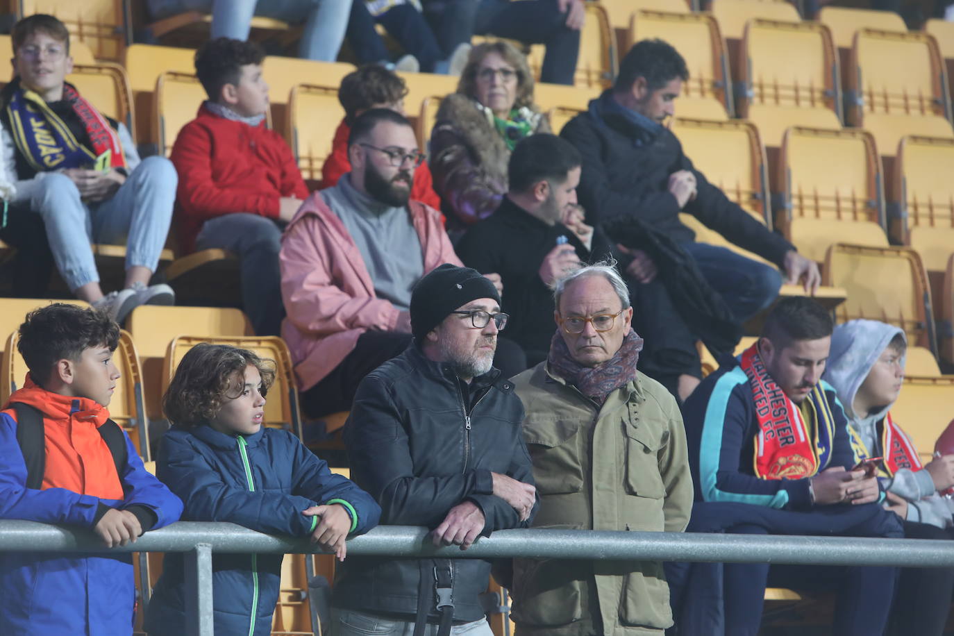 Fotos: Búscate en el partido Cádiz - Manchester United