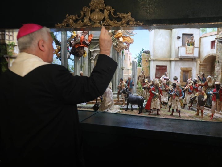 Fotos: El obispo inaugura el belén de Cajasol, símbolo de la Navidad en Cádiz capital