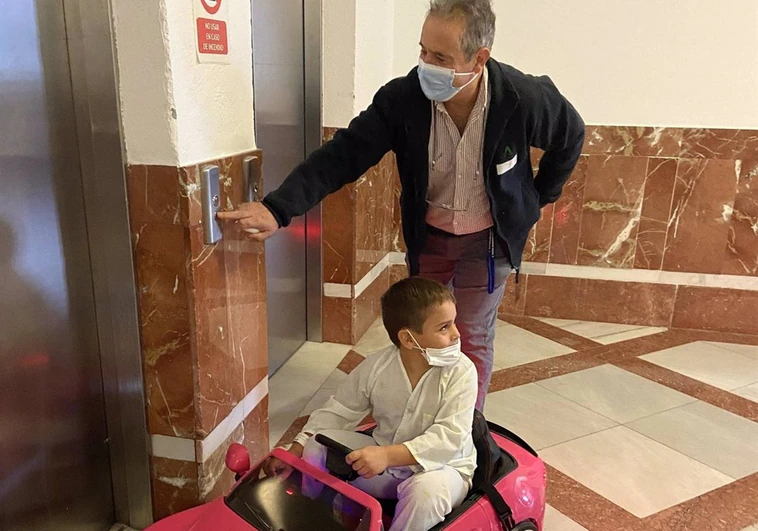 Los menores ingresados en el Hospital de Puerto Real irán en coche teledirigido a quirófano y a hacerse pruebas