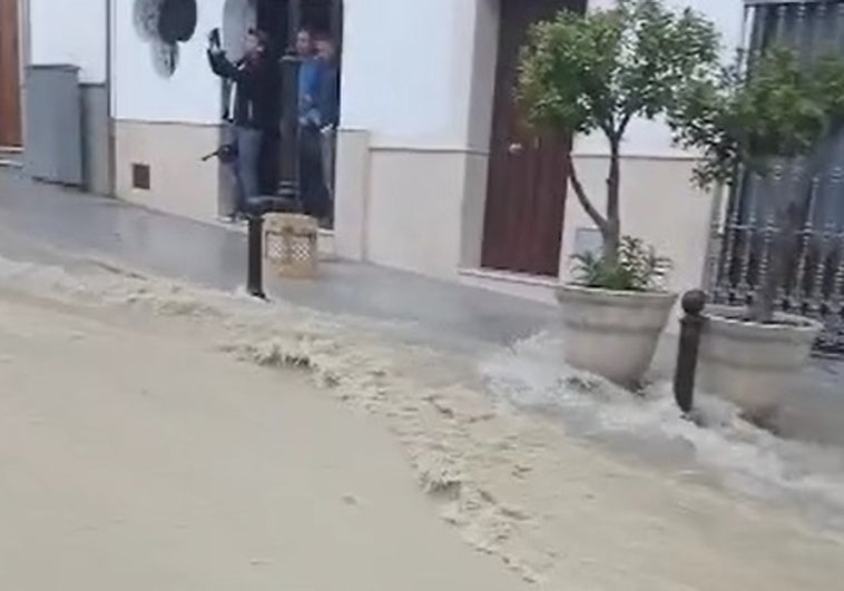 Vídeo: Espectacular tromba de agua en Bornos