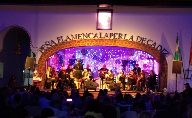 Los Flamecos de la Tata se siente en casa cuando cantan en la La Perla de Cádiz.