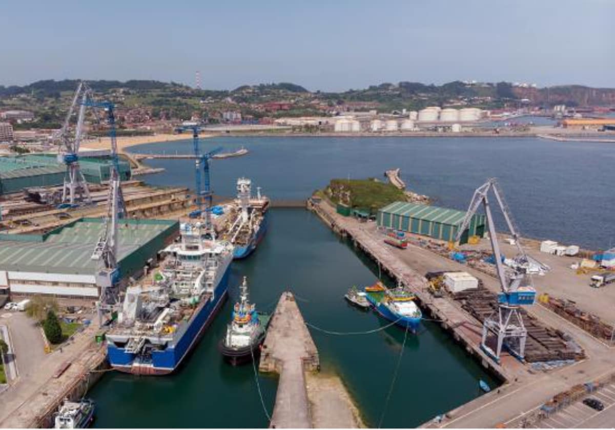 Vista panorámica del astillero de Armón, en Gijón.