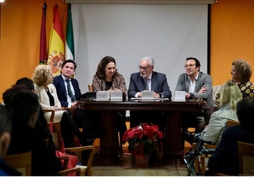 Junta y Ayuntamiento se comprometen a empezar cuanto antes las últimas dos fases de viviendas del Cerro del Moro