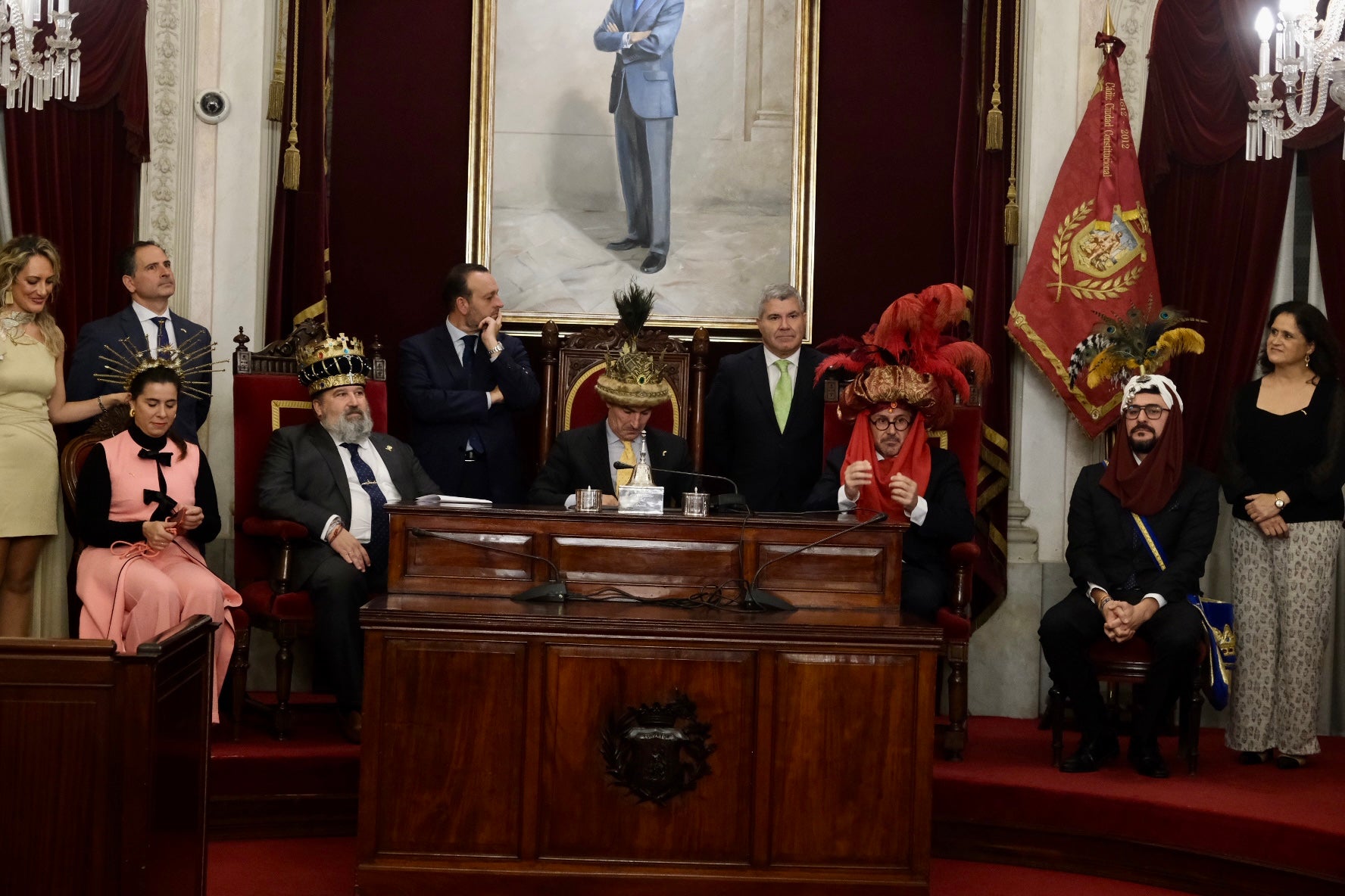 Fotos: el traspaso de coronas de los Reyes Magos de Cádiz