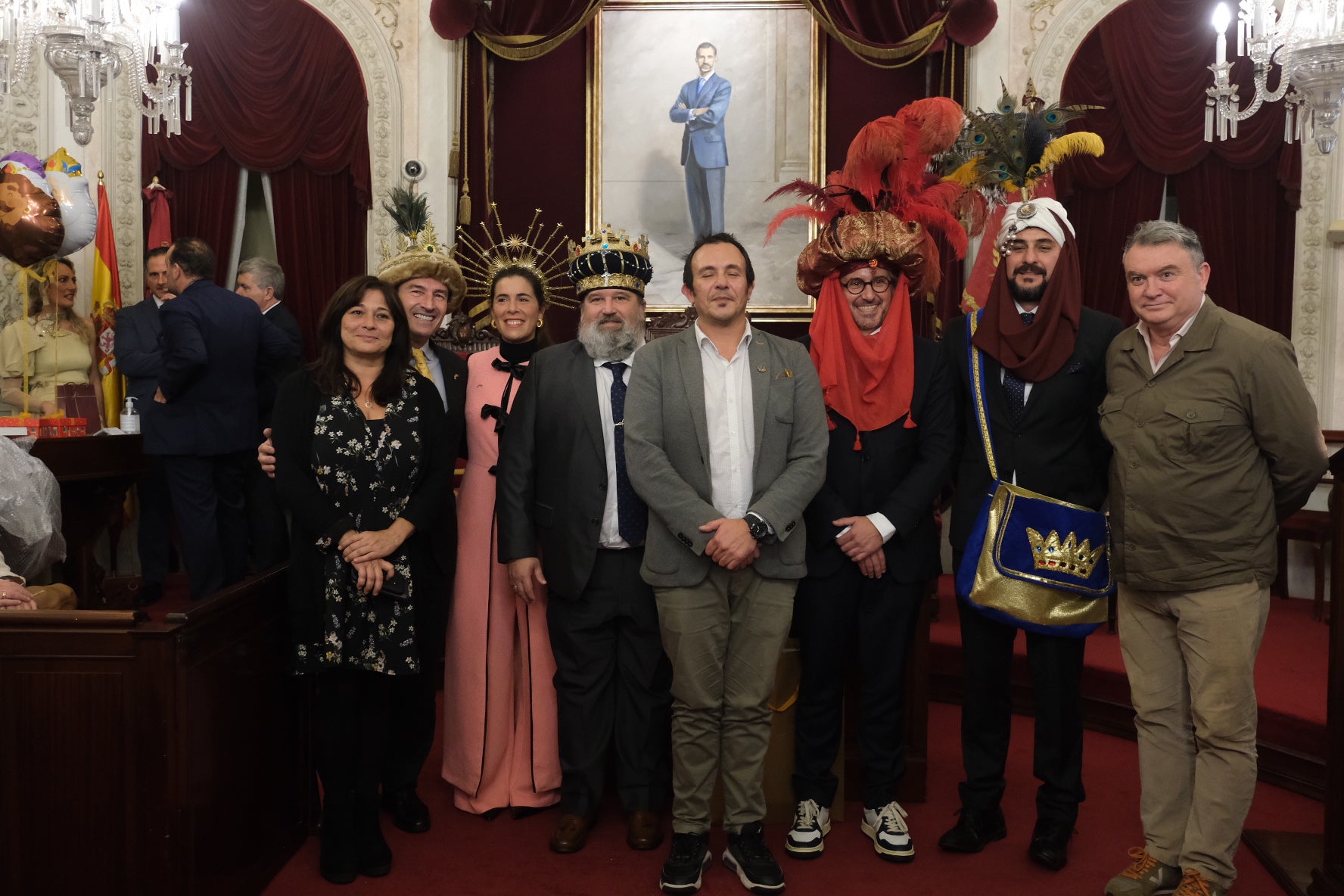 Fotos: el traspaso de coronas de los Reyes Magos de Cádiz