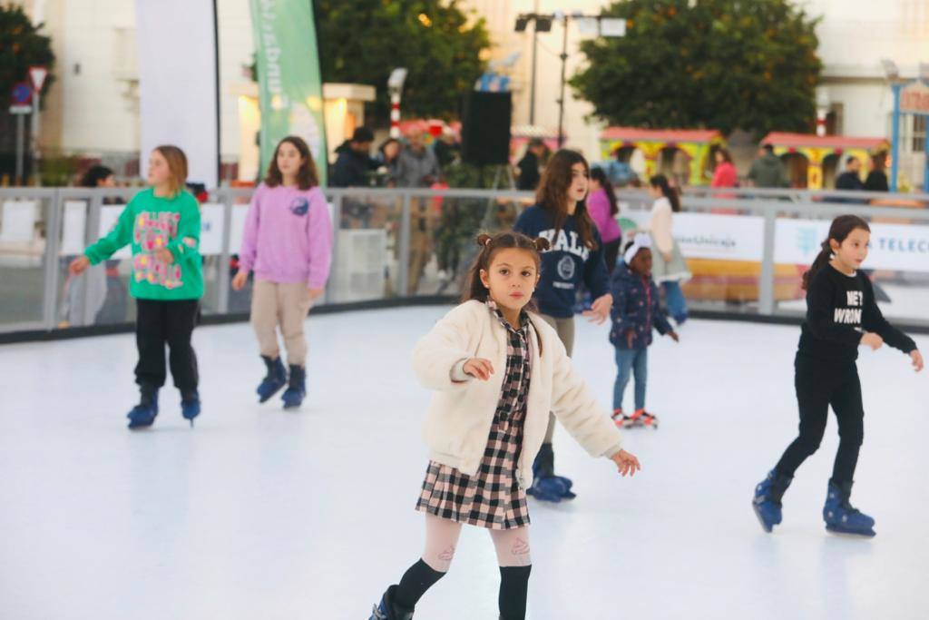 Vídeo: La gran nevada inaugura la Navidad de Cádiz