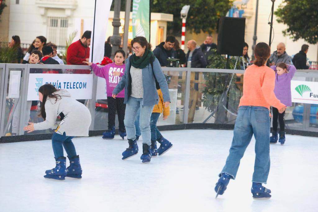 Vídeo: La gran nevada inaugura la Navidad de Cádiz