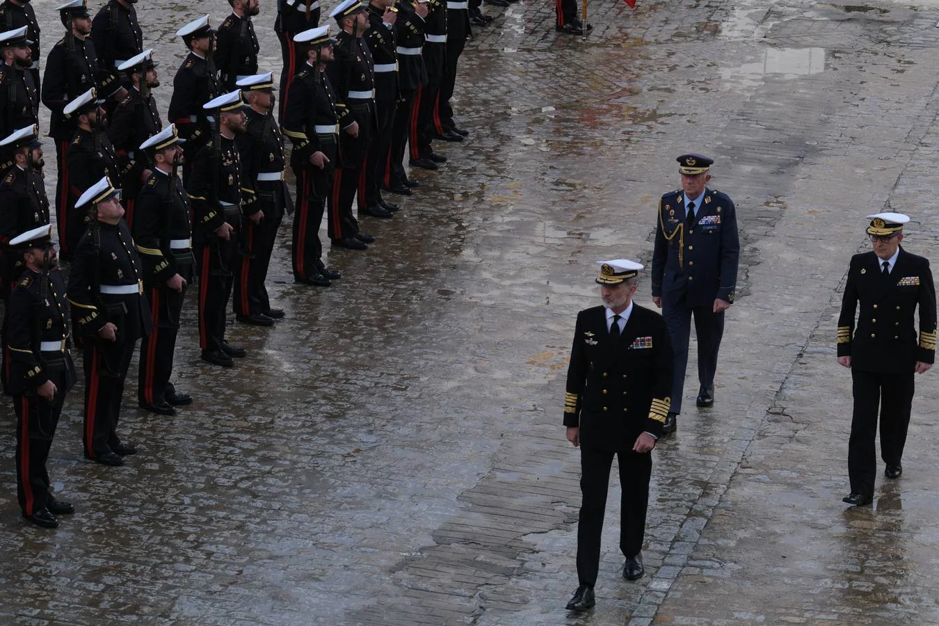 Fotos: las imágenes de la visita del rey Felipe VI al TEAR de San Fernando