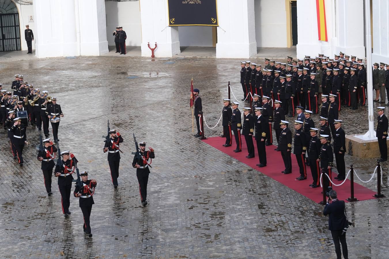 Fotos: las imágenes de la visita del rey Felipe VI al TEAR de San Fernando