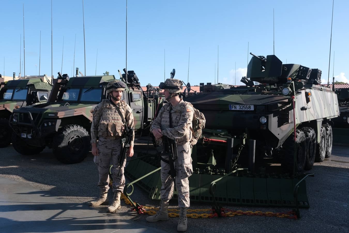 Fotos: las imágenes de la visita del rey Felipe VI al TEAR de San Fernando