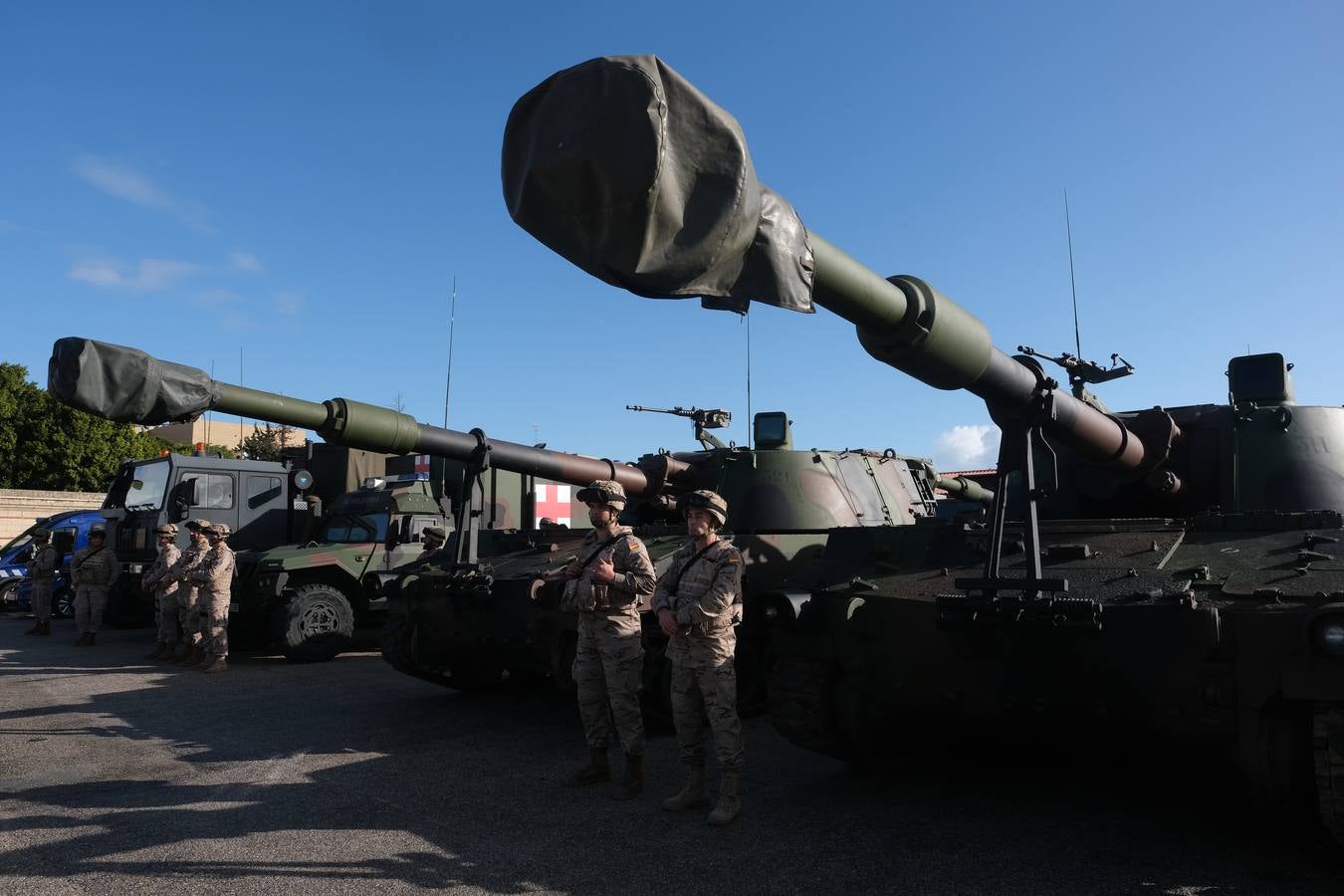 Fotos: las imágenes de la visita del rey Felipe VI al TEAR de San Fernando