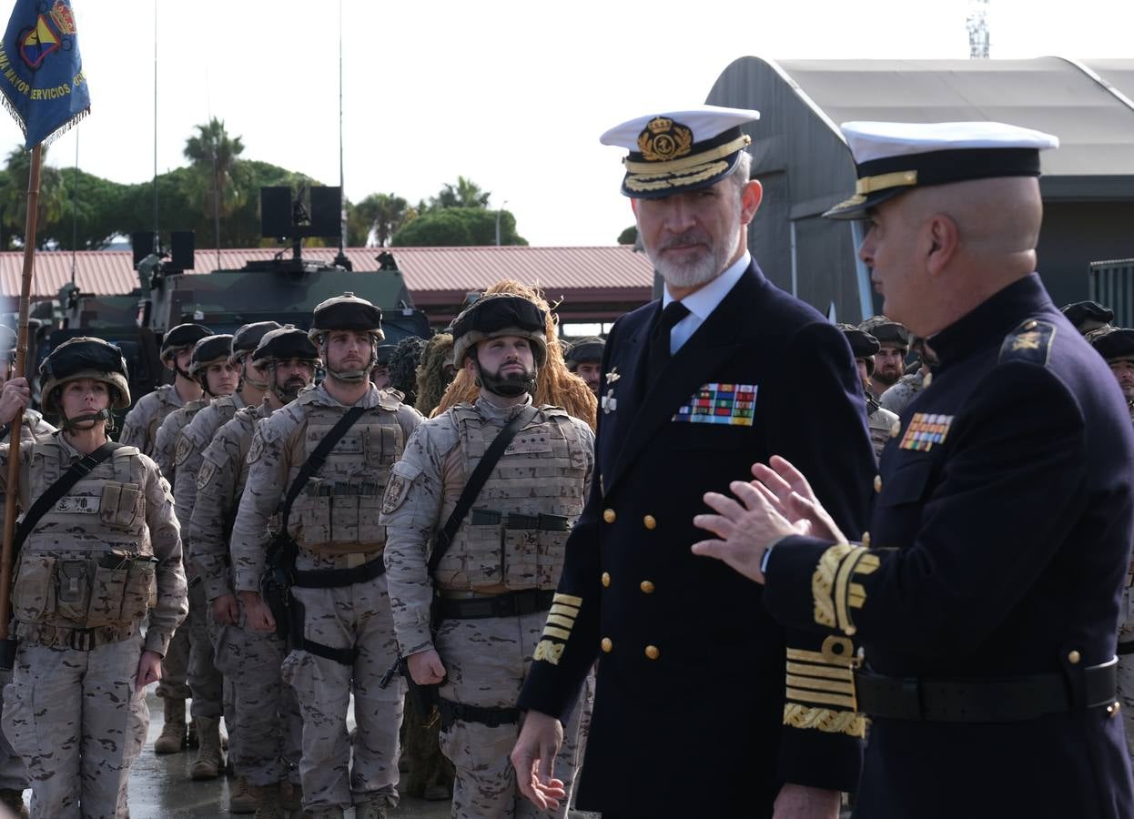 Fotos: las imágenes de la visita del rey Felipe VI al TEAR de San Fernando