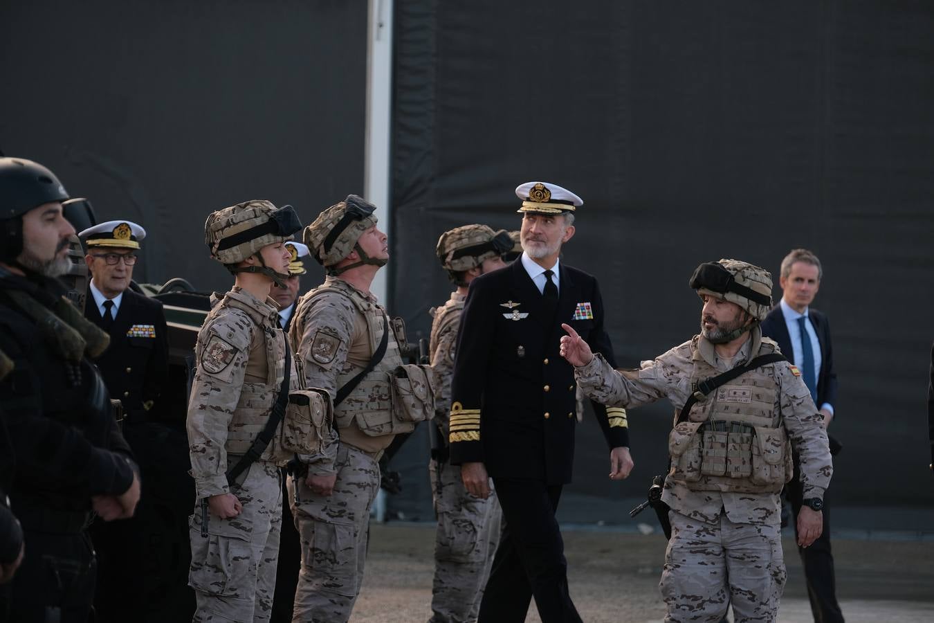 Fotos: las imágenes de la visita del rey Felipe VI al TEAR de San Fernando