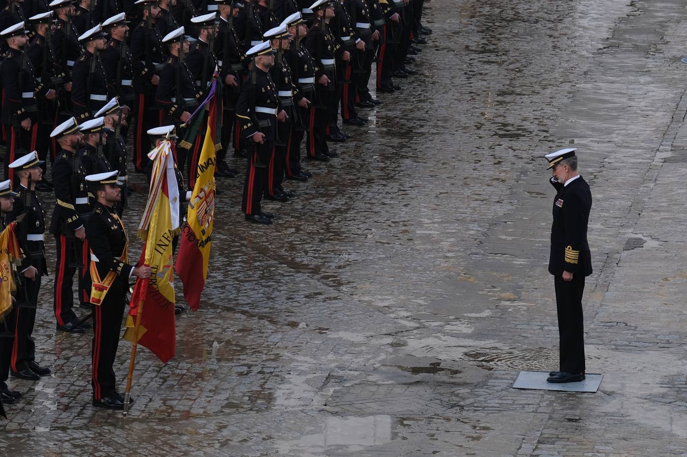 Fotos: las imágenes de la visita del rey Felipe VI al TEAR de San Fernando