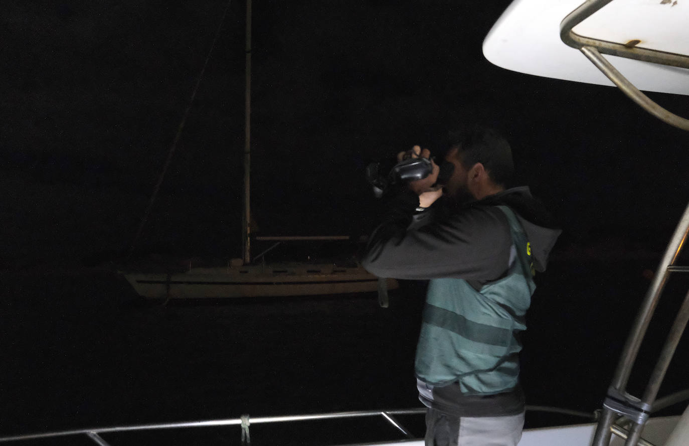 2 de noviembre. La Guardia Civil no deja de cerrar las rutas del contrabando en la provincia. Una de las que más quebraderos de cabeza ha dado este año es la de los esteros de San Fernando y Chiclana. El caño de Sancti Petri ha sido lugar de encontronazos entre narcos y agentes a lo largo de todo 2022.