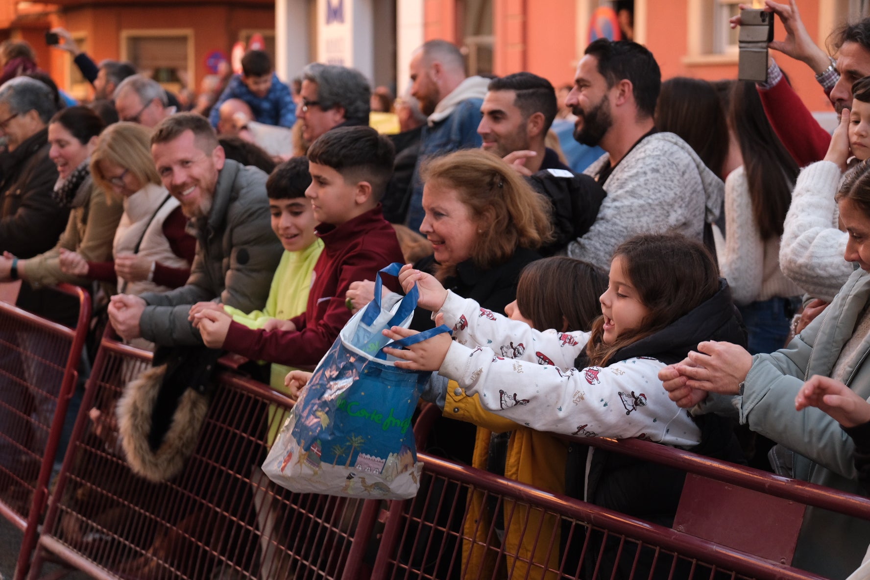 Fotos: Búscate en la Cabalgata de Reyes Magos en Cádiz