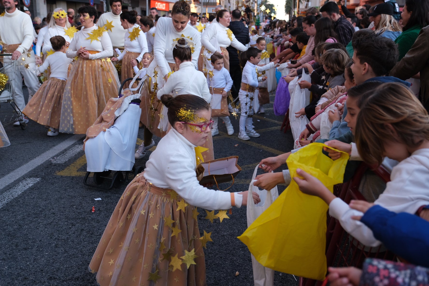 Fotos: Búscate en la Cabalgata de Reyes Magos en Cádiz