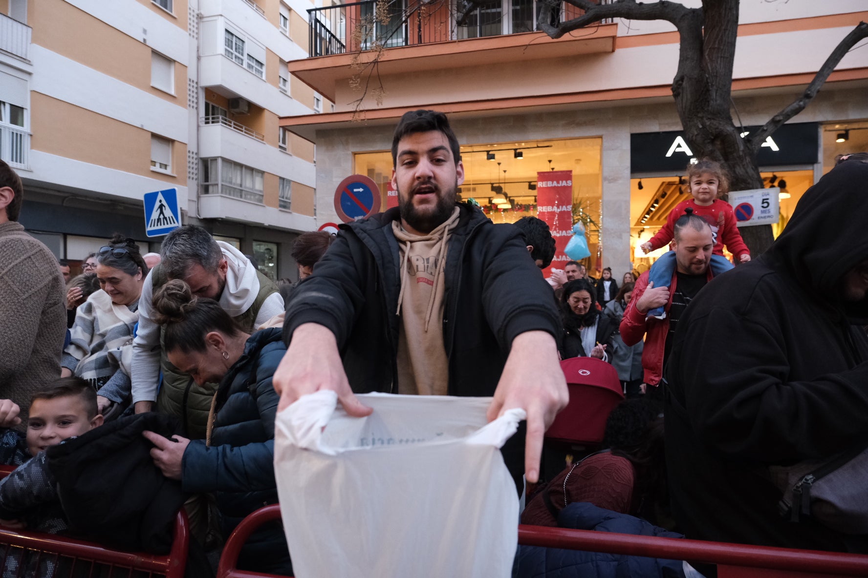 Fotos: Búscate en la Cabalgata de Reyes Magos en Cádiz